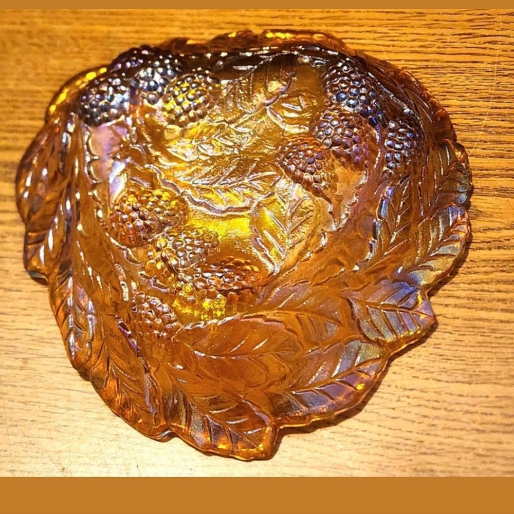Indiana Glass Merigold Loganberry Dish